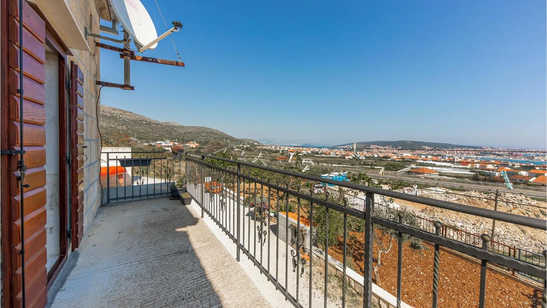 Awesome Home In Seget Donji With House Sea View Trogir 0*,